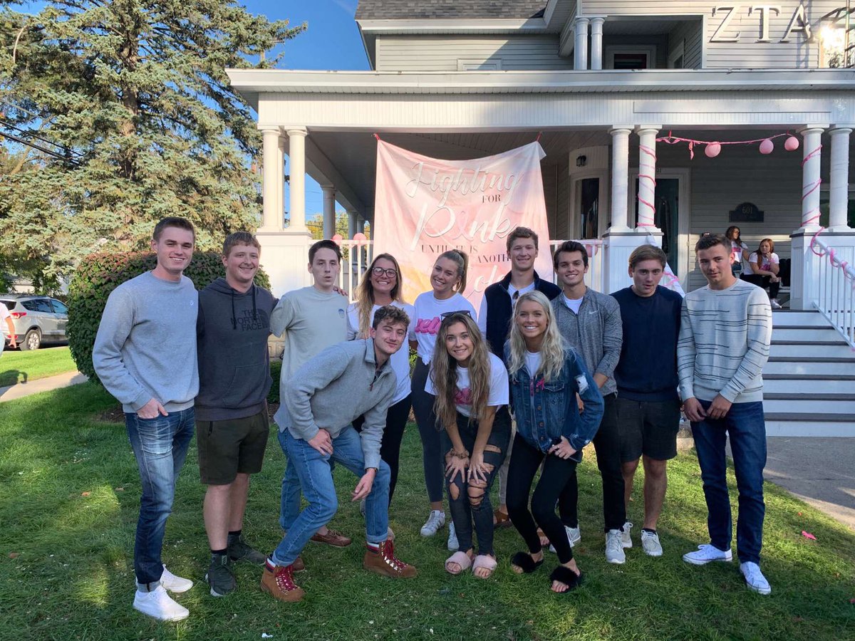 ryan_garr's tweet photo. #SigmaPiThinksPink @ztacmich https://t.co/CZEra6mYt0