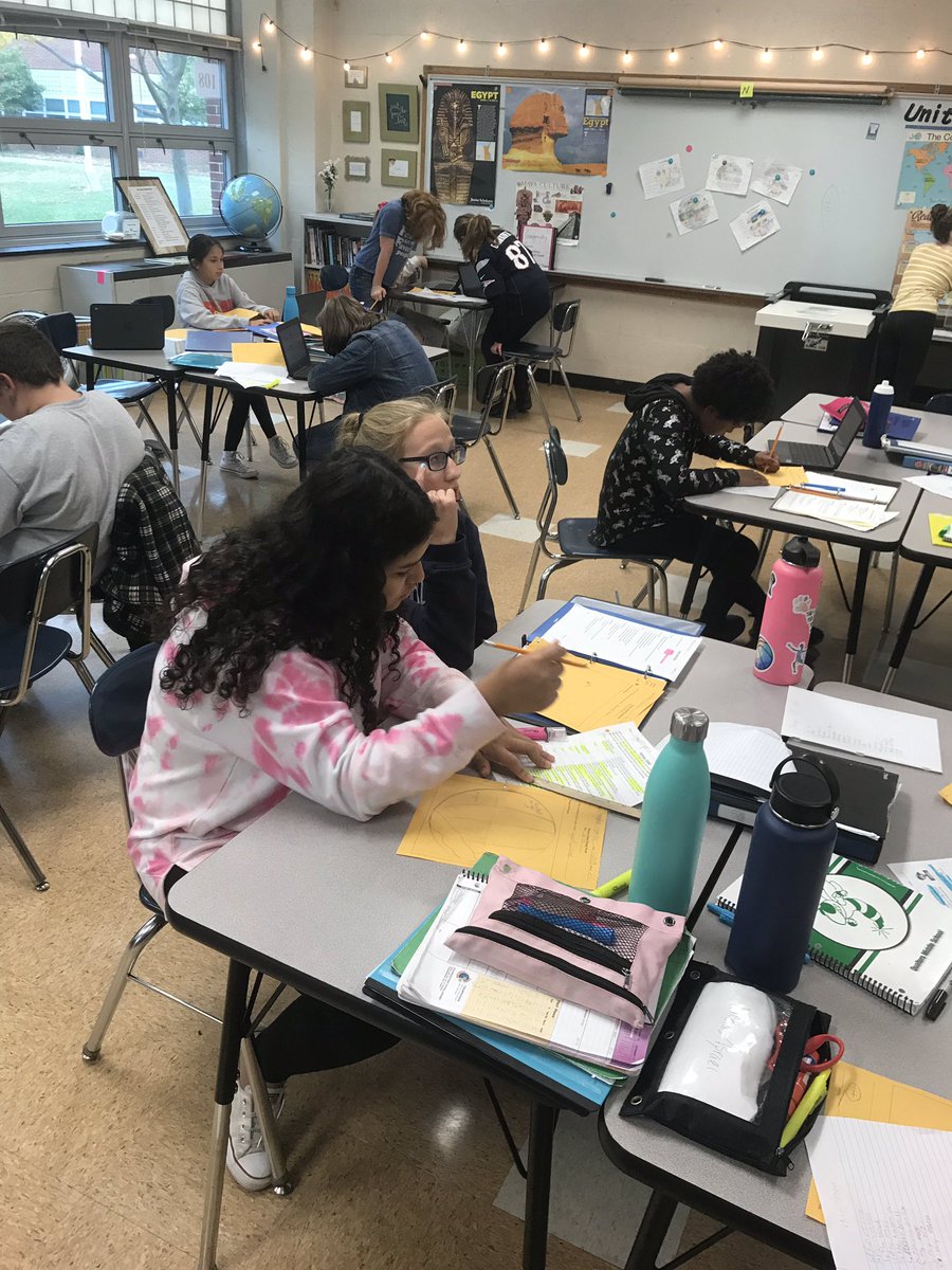 Ms. Roberts tweet media