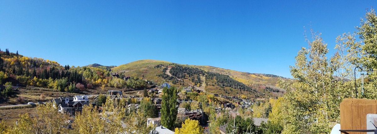 StayOpulent's tweet image. We're loving the colors that come with the change of season. Winter can wait, we love fall in the mountains! #wintercanwait #fall #mountains