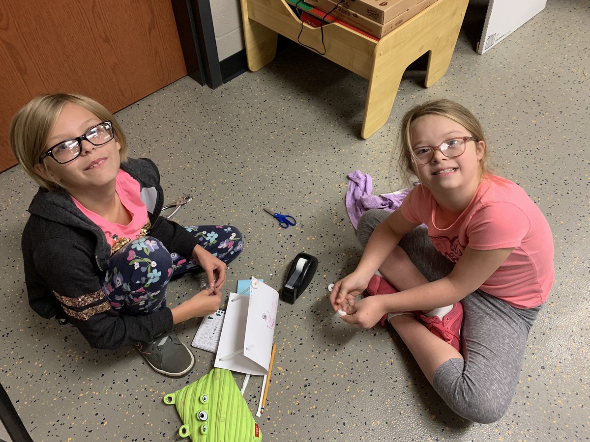 PI_STEM_LEAP_5's tweet photo. 5th Grade STEM Ss working hard on their windcars.  @PI_Wildcats https://t.co/q5C3aRpORQ