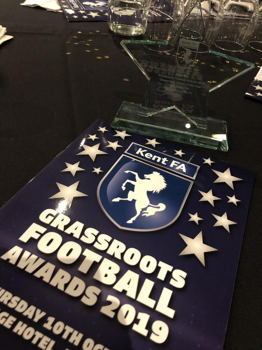 RobertB3107's tweet photo. Honoured to have received my award from @KentFA for “Grassroots Coach of the Year” tonight; thank you for the award! Such a great evening and met some amazing people too. Congratulations to all the other winners 👏🏽👏🏽👏🏽 #celebratethegreat #grassrootsfootball #grassrootsheroes https://t.co/pJvsc31CYI