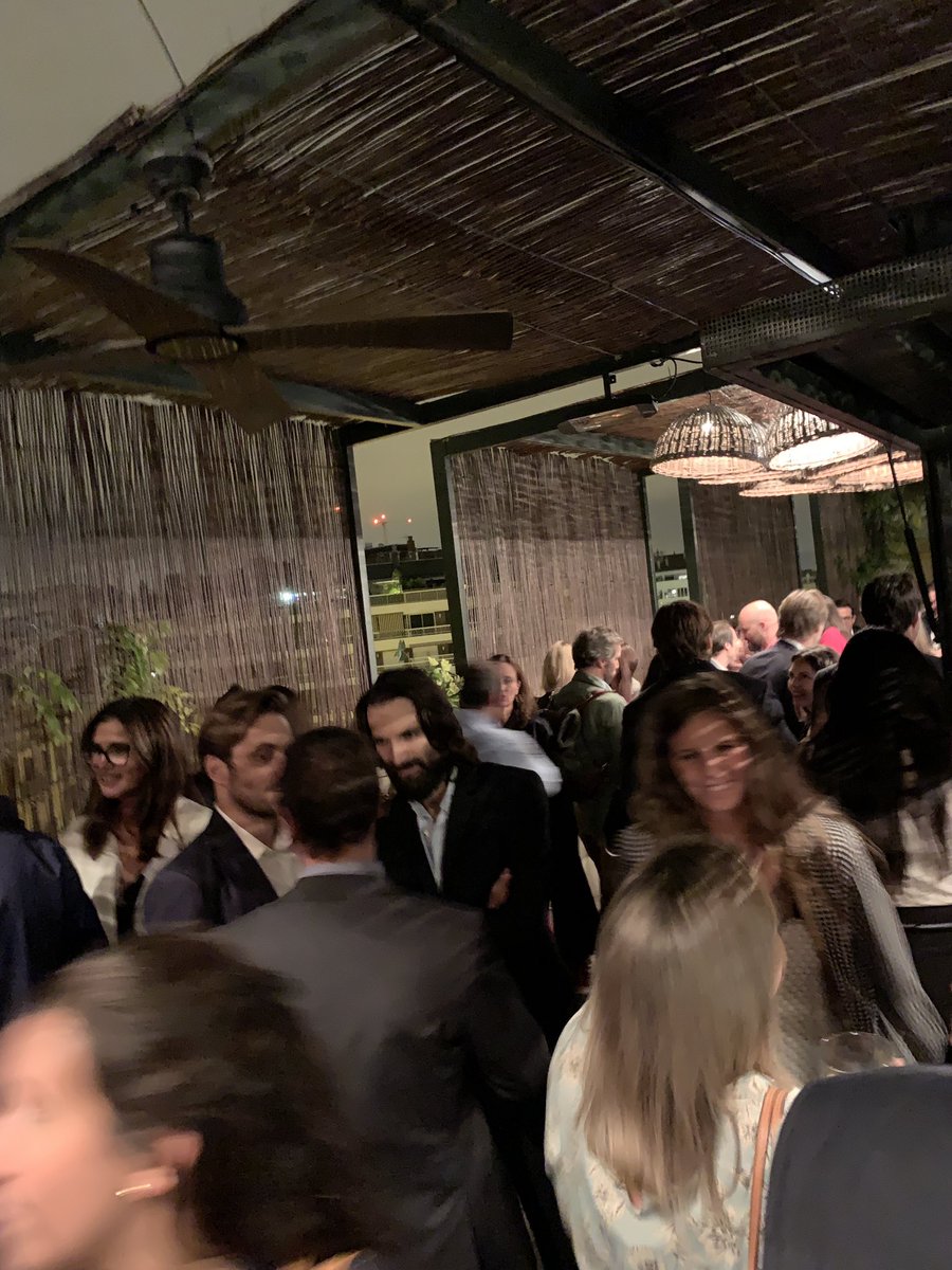 Roca_Junyent's tweet photo. Gran éxito de convocatoria en la celebración del Primer afterwork #RJAlumni Muchas gracias a todos los asistentes por hacerlo posible. ¡Os esperamos en la próxima edición! https://t.co/OLIRYMOEke