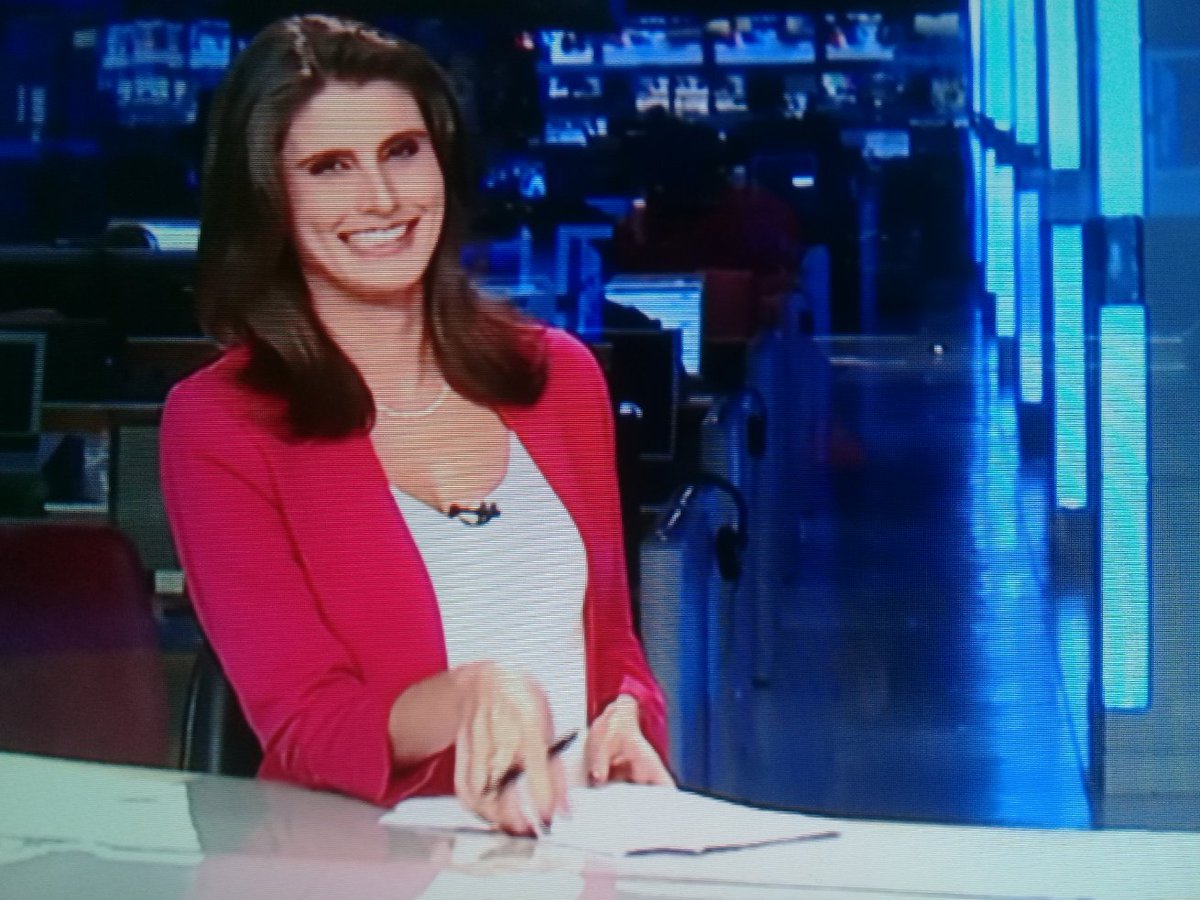 Luan95Mont's tweet photo. @BandJornalismo Legal Carol Oliveira hj no #jornaldaband fazia tempo, foi mãe e está de volta e sobre as notícias Trump traiu bolsonaro, 🇻🇪 nega + estudo técnico da UFBA mostra o contrário e a 🇹🇷 repetirá o erro do passado https://t.co/N5OKpfE0ro