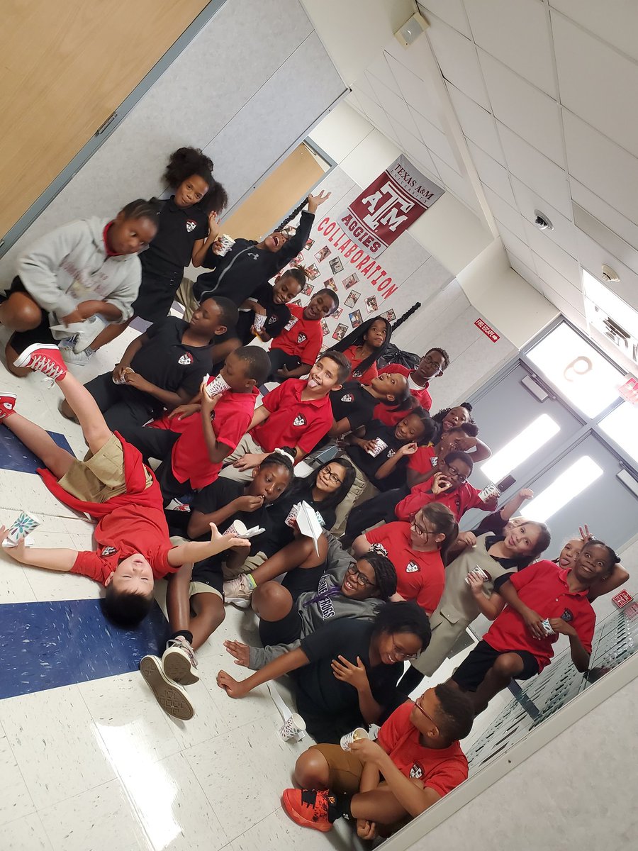 CindyGarrett20's tweet photo. MAD about Science Club pilots are in FULL swing.. Meet the Team! @CHISDCP @MADAboutSCIENC1 @CollegiateATrain @burchfieldkel https://t.co/g5mlE4lVdN