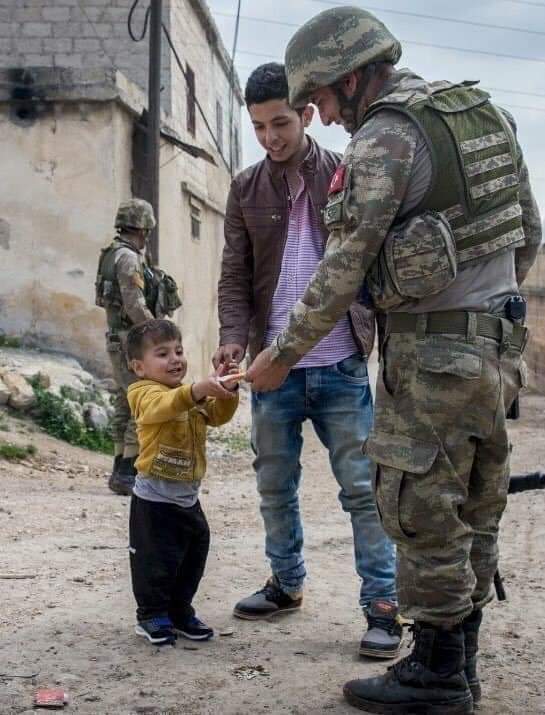 Asif_Chaudhry9's tweet photo. مسیحا 🇹🇷🇵🇰  شام میں پہنچ گئے.

تازہ ترین اطلاعات کے مطابق 100 سے زائد دہشتگردوں کو مارا گیا ہے. اور دو گاؤں پہ قبضہ کر لیا گیا ہے.ماؤں اور بچوں کی خوشی دیکھی جا سکتی ہے۔
آپریشن کا مقصد مسلمانوں کے لیے محفوظ زون کو قائم کرنا بھی ہے۔طیب اردگان
ان شاءاللہ
#Pak_Turkey 🇵🇰 https://t.co/LS7orlaqVC