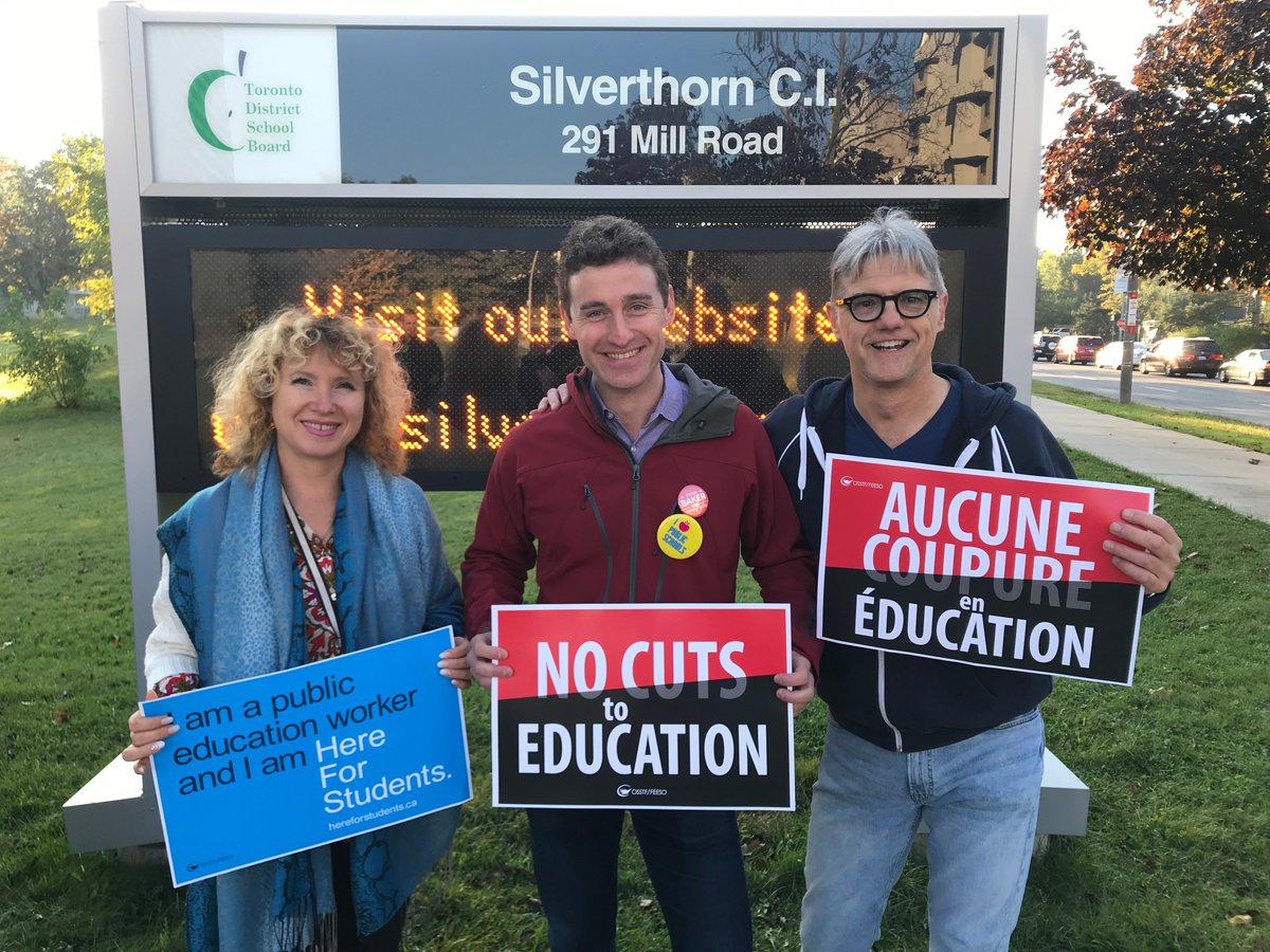 Yvan_Baker's tweet photo. Education is critical to our childrens' futures &amp; our economy. That's why I was proud to join the Walk-In for Education this morning @ Silverthorn Collegiate in #EtobicokeCentre w teachers &amp; parents. 👩‍🏫

If elected I'll continue to fight against cuts to education. 🍎🎓 https://t.co/Ht0b5yw7yC