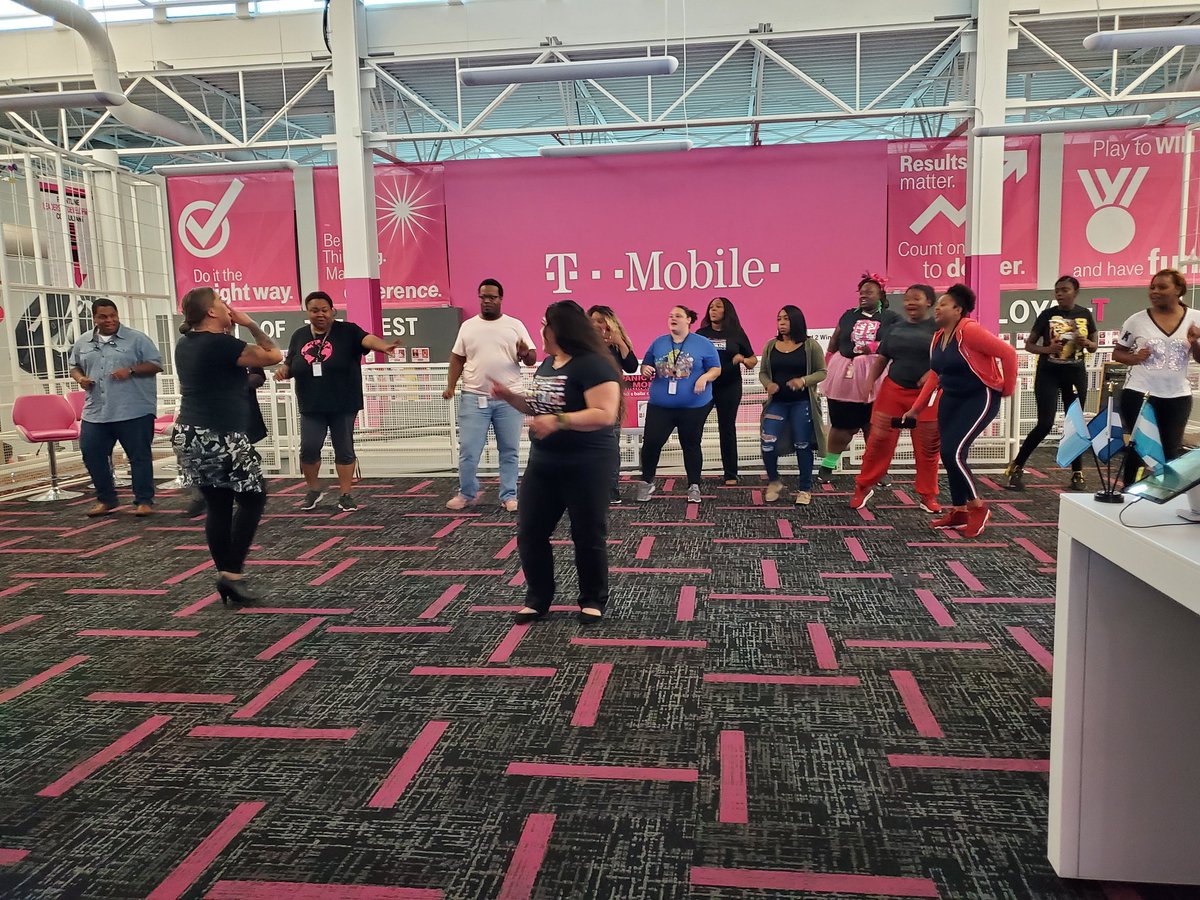 #TMoSmashville #SpotLightIsOnYou #MagentaCentral #FamousForCare #PicOfTheDay <a href="/AppletonChad/">Chad Appleton</a> <a href="/Dan_DiGirolamo/">Dan DiGirolamo</a>