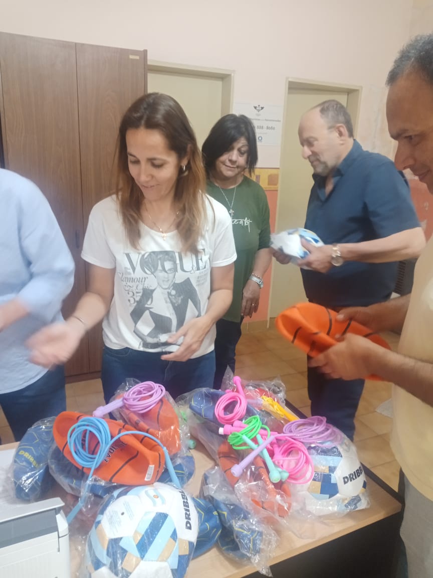 PikiMajul's tweet photo. Además, aprovechando la ocasión, hicimos lo propio para las escuelas rurales de la zona de #ColItaliana, centro del #departamentoMarcosJuárez. https://t.co/QhBuiuZfcO
