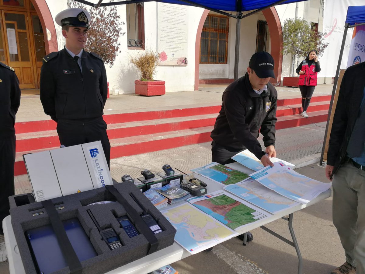 Maritgobsno's tweet photo. La Gobernación Marítima y Capitanía de Puerto de San Antonio, participaron en la Feria de Emergencia y Gestión de Riesgos organizada por  IMSA, efectuando una muestra de las capacidades Operativas de control de catástrofes @DGTM_Chile @Armada_Chile https://t.co/H7QPWdNj6S