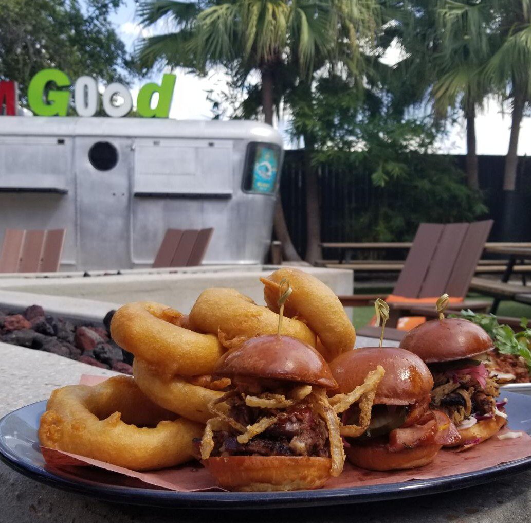 It’s almost game time and we’ve already got the Bases Loaded! Bases are Loaded sliders:
Brisket, Pulled Pork , Jalapeno Cheese Sausage ( 1 of each )
with Tempura Onion Rings
$14 Join us for Game 5! Goooooo Stros. 🍔🥃⚾️