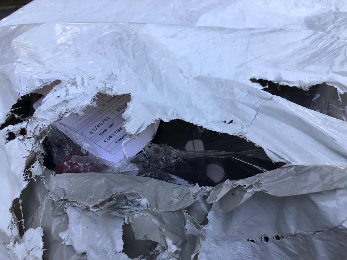 RockPanda77's tweet photo. @neimanmarcus @katespadeny @FedEx 
Thanks for the special delivery today. Did no one notice the problems with my package before delivering it to my door? https://t.co/WEjkLqOTuv