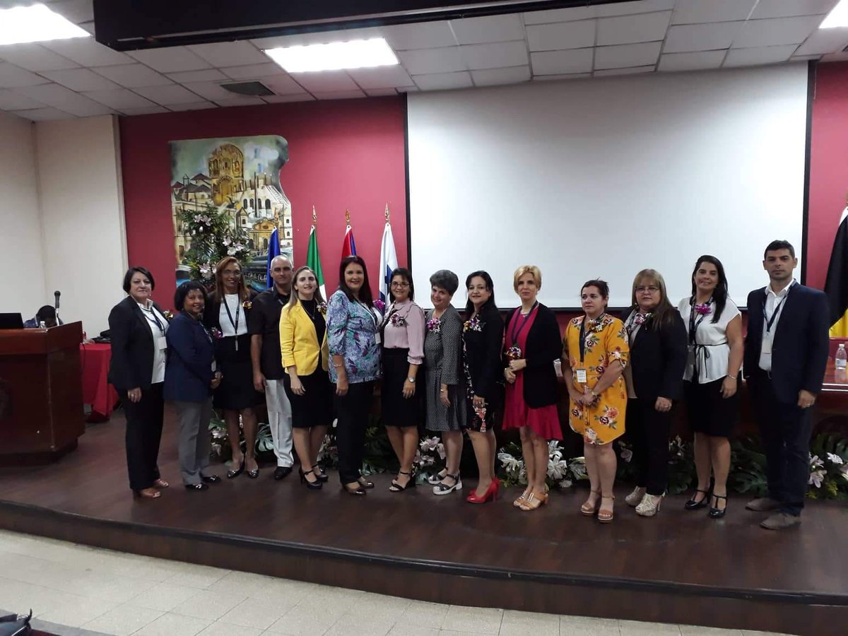 Con las palabras del MSc. Denis Javier Chávez Vicerrector de la Univ. Panamá inicia la ceremonia de clausura de la reunión de <a href="/RedFORINT/">FORINT</a>. Las universidades 🇨🇺 representadas por las rectoras <a href="/osanamoleriop/">Osana Molerio Pérez</a> e <a href="/IsabelC1963/">Isabel Cristina Torres Torres</a> y <a href="/AbalosArelis/">Arelis Ábalos Rodríguez</a> Vicerrectora de nuestra institución.