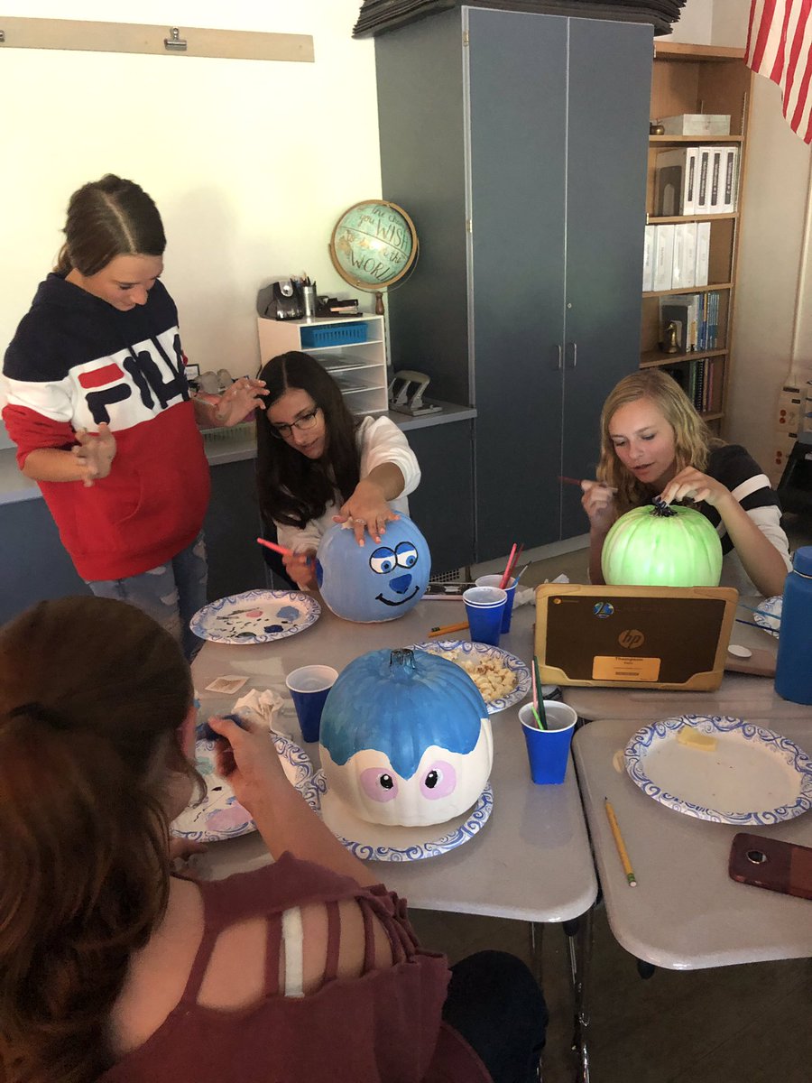 Jv end of the season celebration <a href="/LpoolHighFH/">Liverpool High Field Hockey</a> pumpkin party!! 🎃🎃fa