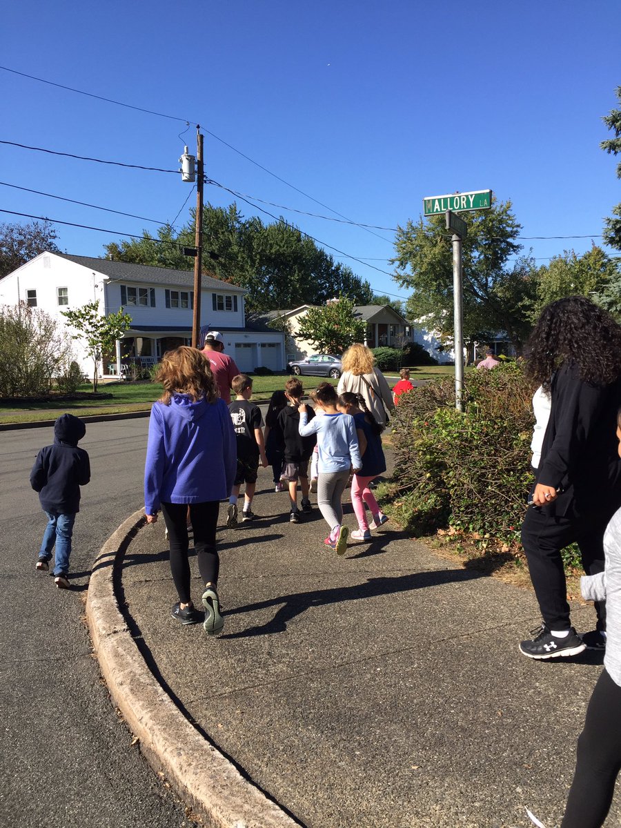 CaralynCosgrove's tweet photo. Beautiful Day for our 2nd grade Health Walk 🌞 👟@WOSnews https://t.co/bI9ExklqSE