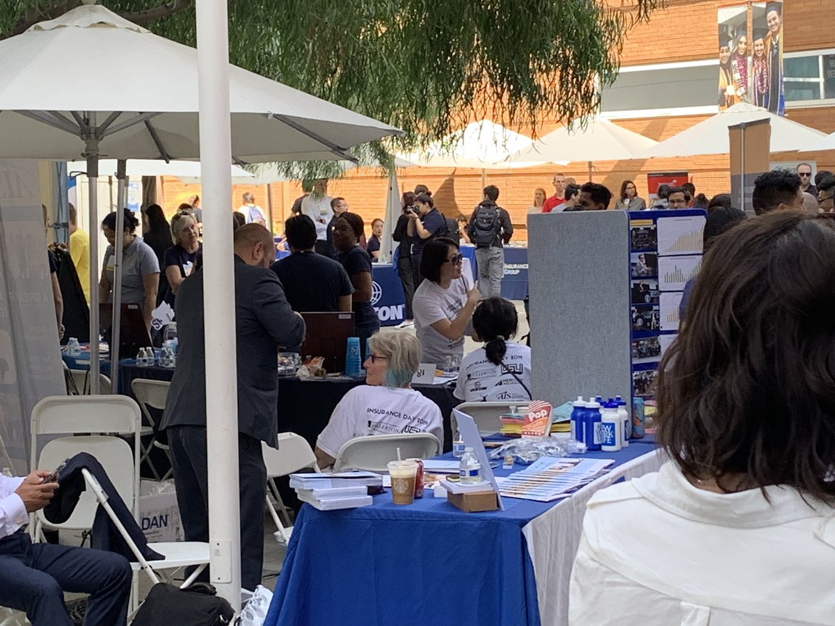 CarynBSiebert's tweet photo. #GBLive and #OCRIMS here at @csuf for i-Day with hundreds of students, and dozens of carriers, risk managers, brokers etc. discussing careers in insurance. #joingallagherinternshipprogram https://t.co/h2RyDGSjTa