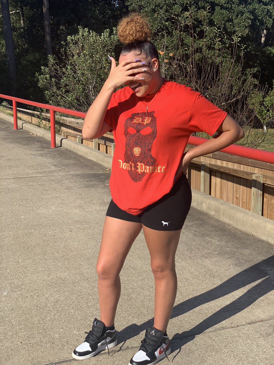 dejahannn's tweet photo. i would say something catchy but i already caught your attention 😘 #dontpanicc https://t.co/nq0yhV4gz9