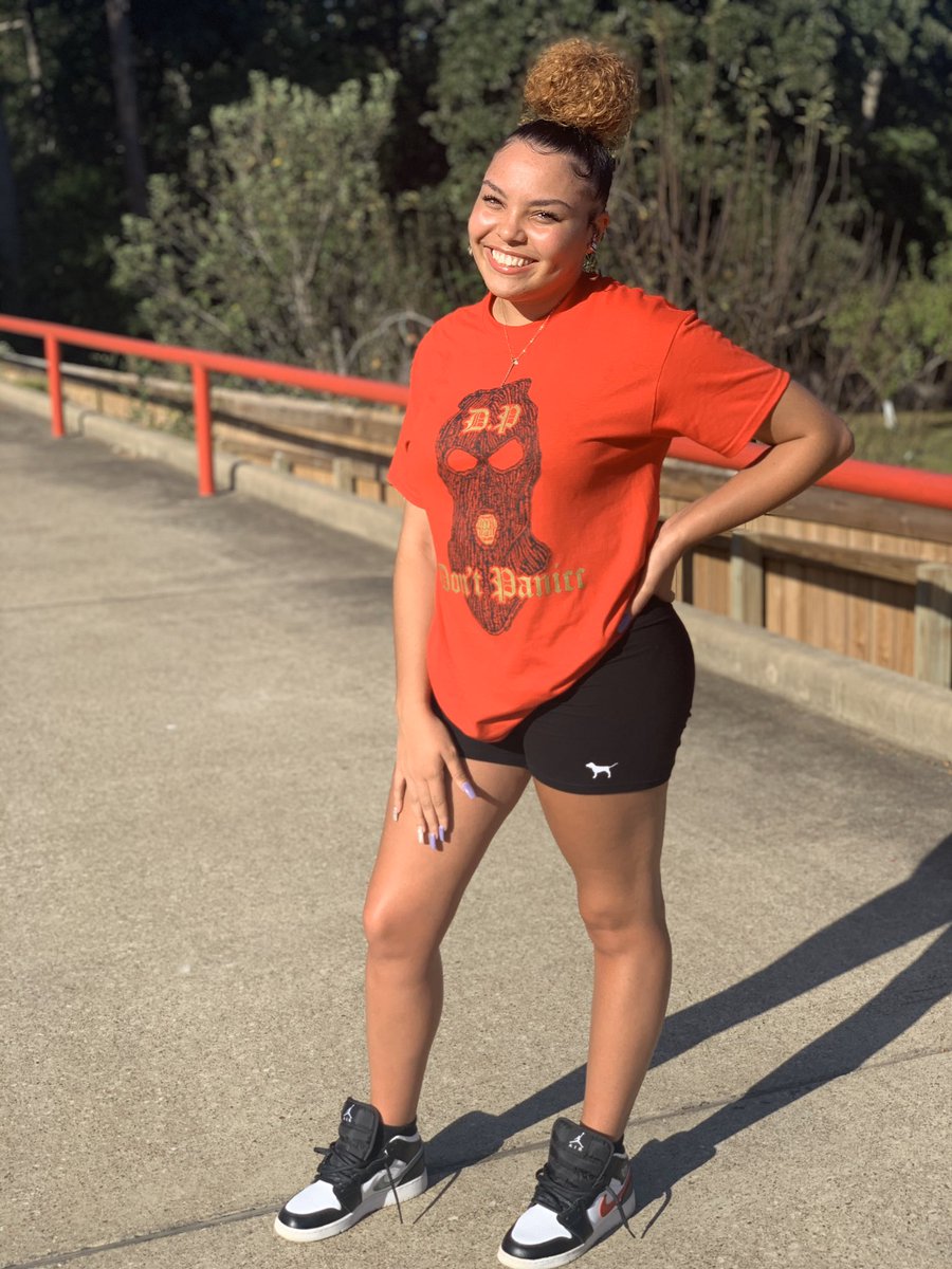 dejahannn's tweet photo. i would say something catchy but i already caught your attention 😘 #dontpanicc https://t.co/nq0yhV4gz9