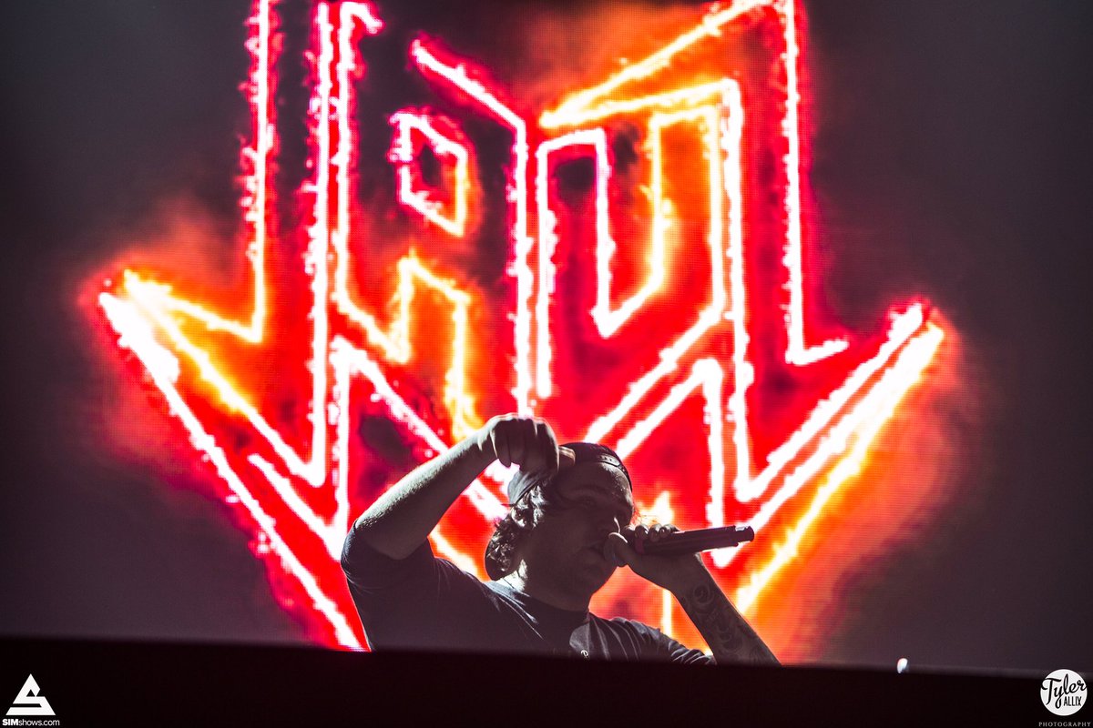 SIMshows's tweet photo. #tbt @Jauzofficial at Skyway
Feb. 28th he finally returns, to @armorymn Tickets on sale Friday at 10am!
#readysetgo #sharksquad #edm #jauz #mpls #minneapolis #armorymn #simshows #mn https://t.co/vXLrgb2BcX