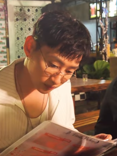 2YA2YA0_'s tweet photo. bruh why hyukjae be looking like vũ đình trọng thắng https://t.co/EWtcwUcZ4U