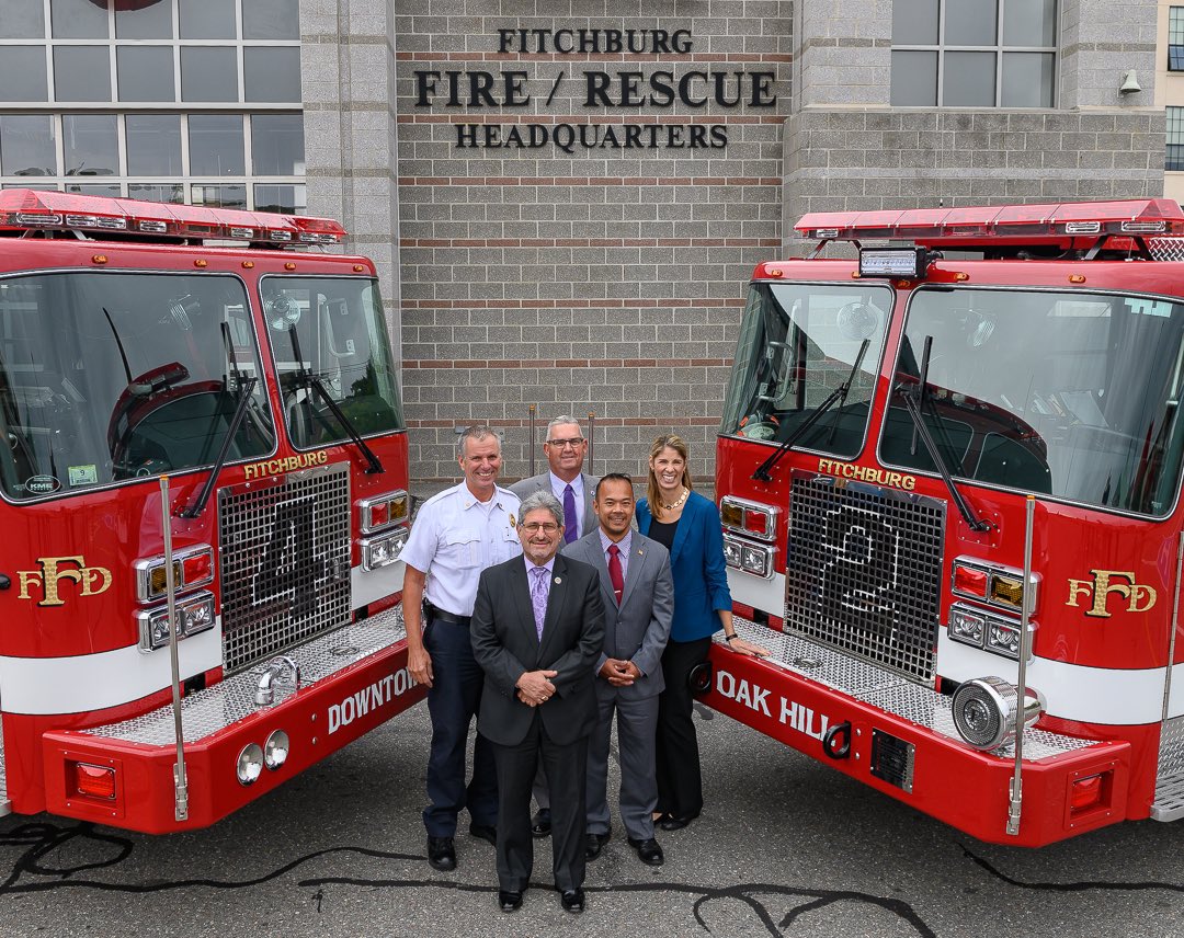 FFD3128's tweet photo. Congresswoman @LoriTrahanMA stopped by to have a look at our new Engines, one of which was bought with a federal grant. The Fitchburg FD couldn’t do it without the Congresswoman, Mayor DiNatale, Rep Hay and Sen Tran all working together to serve the public as well as we do. https://t.co/QHYMhpmft4