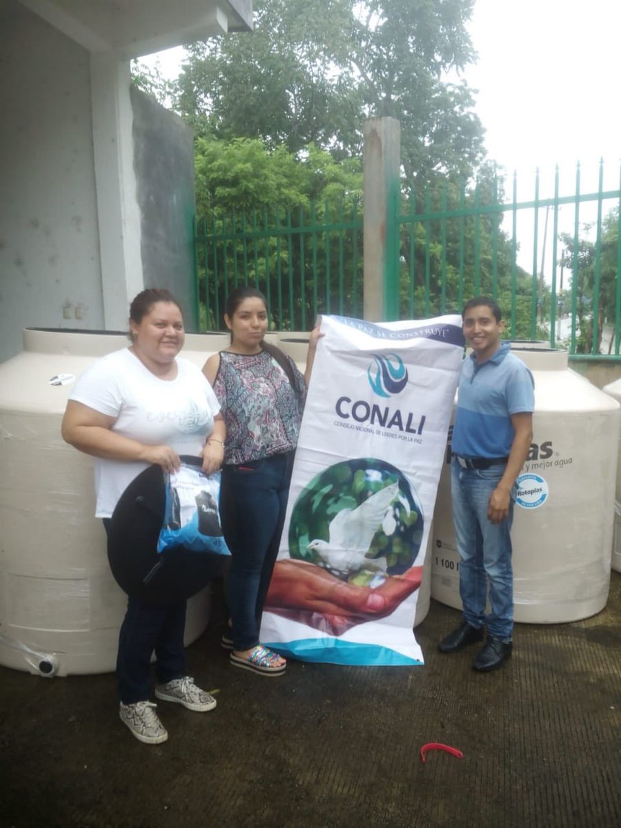 CONALIMX's tweet photo. 👏🏻La Paz se construye generando condiciones de vida digna. #ODS1 #FindelaPobreza 
🌎Felicitamos a nuestro Consejero Fundador Luis Octavio Chacha Errasquin de Santiago Tuxtla por su incansable labor en beneficio de su comunidad. 

#CONALI #Agenda2030 #LideresXPaz https://t.co/RDCzvad2bu