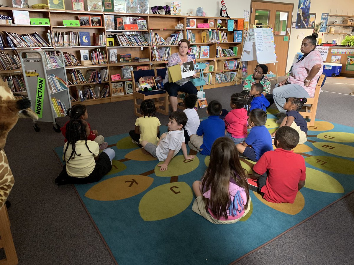 ManorISDEC's tweet photo. Our wonderful @ManorEELC Librarian sharing a story with Mrs. Cole’s class! #ECinManor #ReadingisFun #ECinManor https://t.co/bGn6NlwKMp