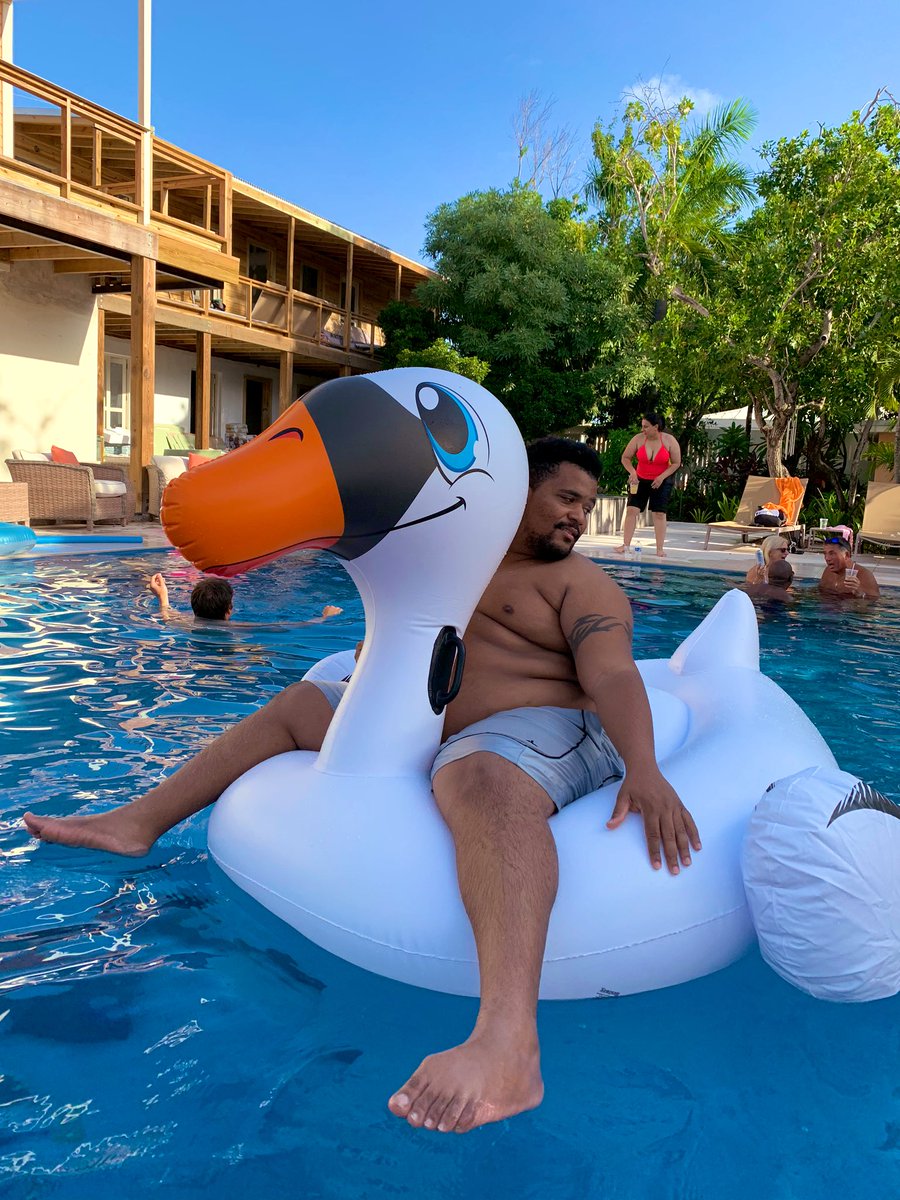gettingthatbag's tweet photo. They say live your best life sis...well I’m living! https://t.co/96wzYKMIGi