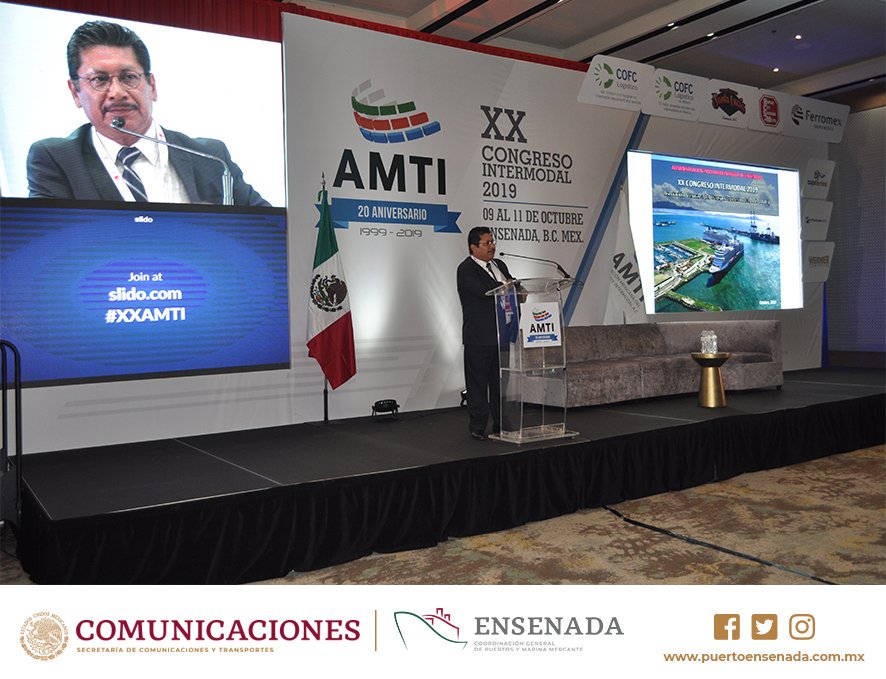 portofensenada's tweet photo. @AMTIMexico está llevando a cabo el #XXCongresoIntermodal2019 en @portofensenada en cual el Ing. Juan Ramón Ruíz Armenta, Director General de #APIEnsenada, presentó información relevante del puerto y la visión de la nueva administración.
⚓️🚢🏗🇲🇽 https://t.co/Wd1EQ1jxPm
