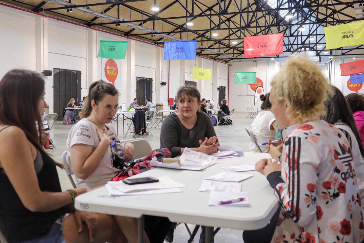 ¡Tercer día de entrevistas! Más de 2 mil postulantes ya se presentaron  para los cargos de docentes, auxiliares e integradores/as. Ellos/as conformarán los equipos de esta edición #Verano2020 #VacacionesEnLaEscuela #CiudadEducadora
