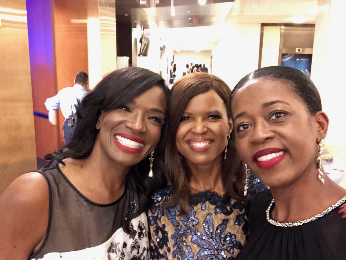 CindyRKent's tweet photo. #LadyEngineers in full effect! @NUAlumni #ClassOf91 #ELCGala https://t.co/vYzpDgtJx8