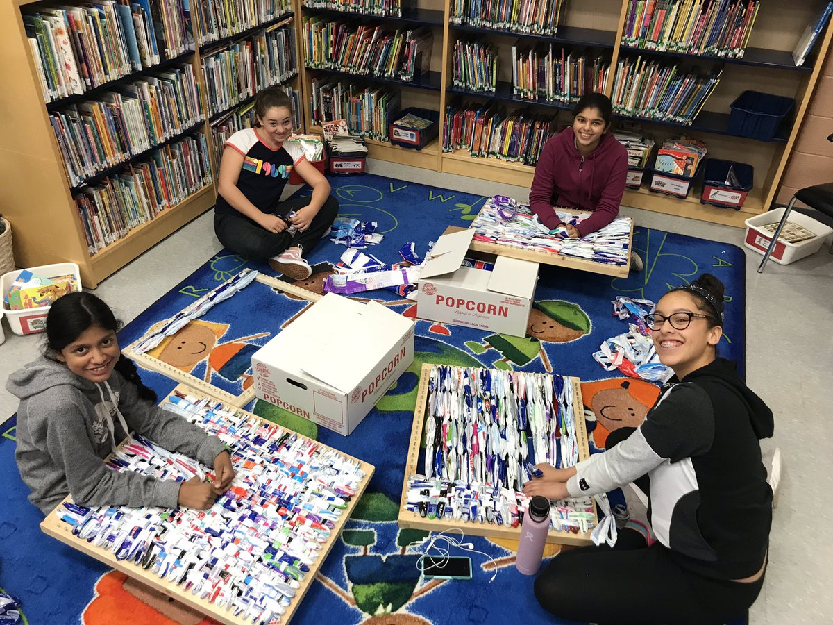 MsWorthington3's tweet photo. Our WE meetings are every Wednesday but that doesn’t stop these changemakers from spending their Thursday lunch recess working hard! #getdoing #busythursday #wescarehunger #milkbagmats  #neverstopdoing @Cornell_Village @cvpsWE @WEMovement https://t.co/wKWDdrBiQv