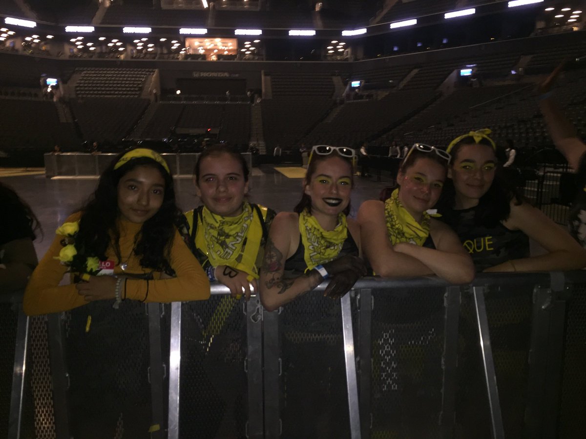 Retweet to get barricade