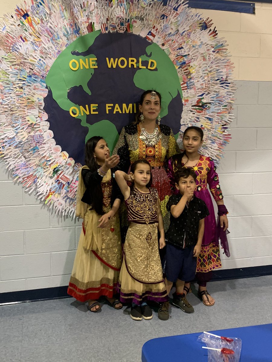 JessieTipling's tweet image. Awesome ESOL teachers at CES multicultural night @conwayelemsch #conwayleaders