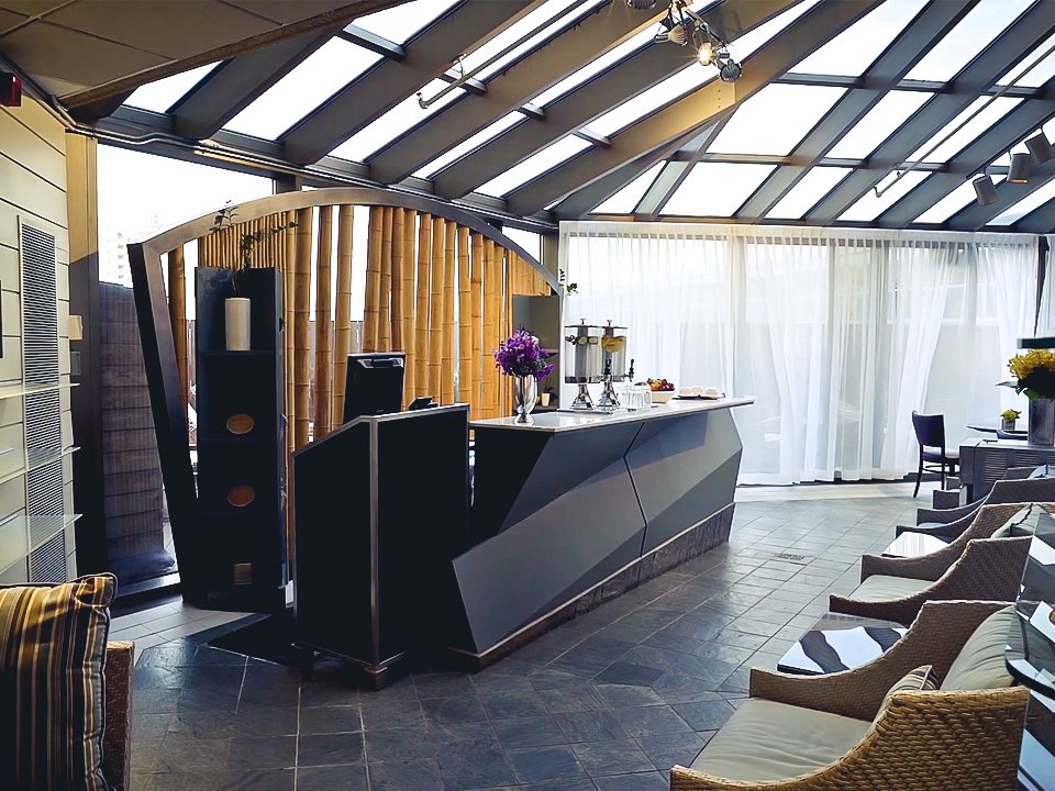 ICTorontoCentre's tweet image. Drift into a state of total euphoria with a warm bamboo massage at Spa InterContinental. Let our expert therapists roll out knots and soothe your tense muscles. #InterContinentalTorontoCentre #Torontospas #luxuryspas #timetorelax #InterContinentalLife bit.ly/2A9AIbE