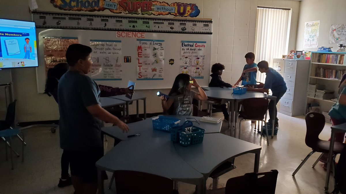 zsalasHCISD's tweet photo. Exploring light energy @THE_HCISD 5th  #sciencerocks #HCISDProud https://t.co/U7fZNisBA7