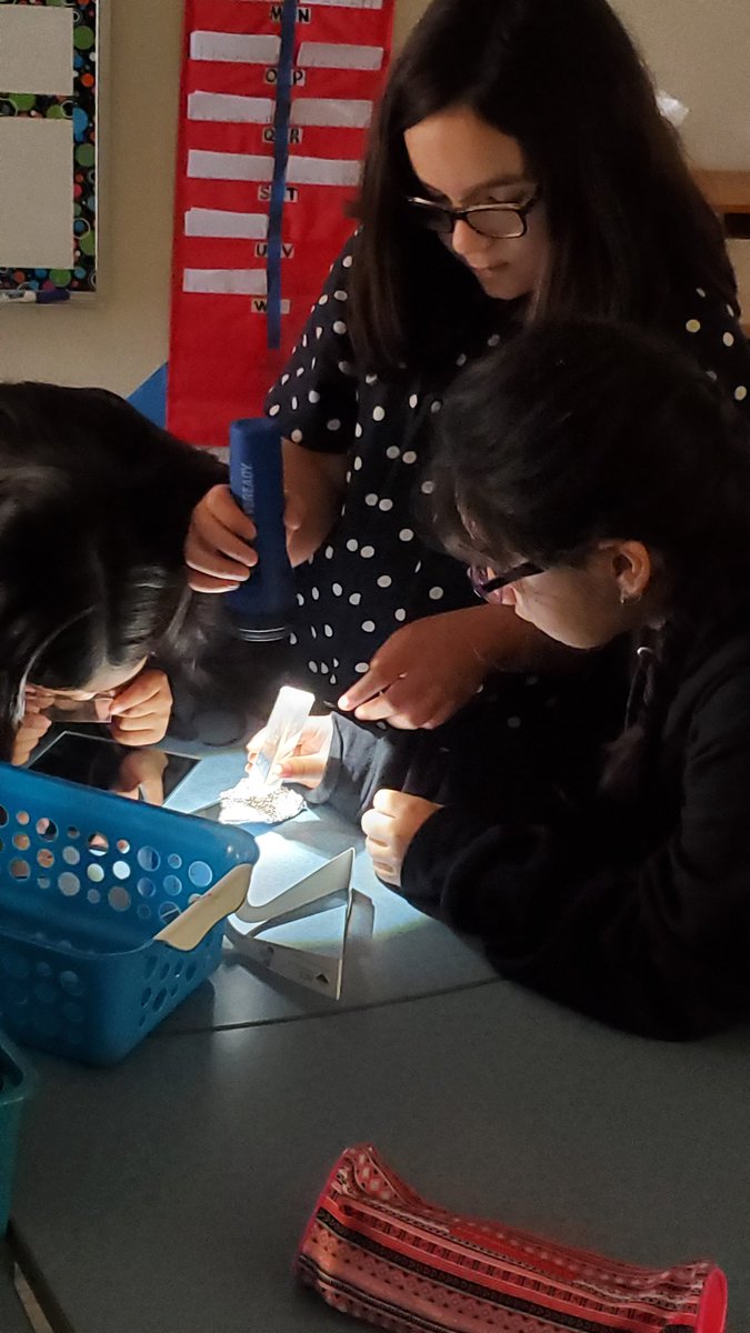 zsalasHCISD's tweet photo. Exploring light energy @THE_HCISD 5th  #sciencerocks #HCISDProud https://t.co/U7fZNisBA7