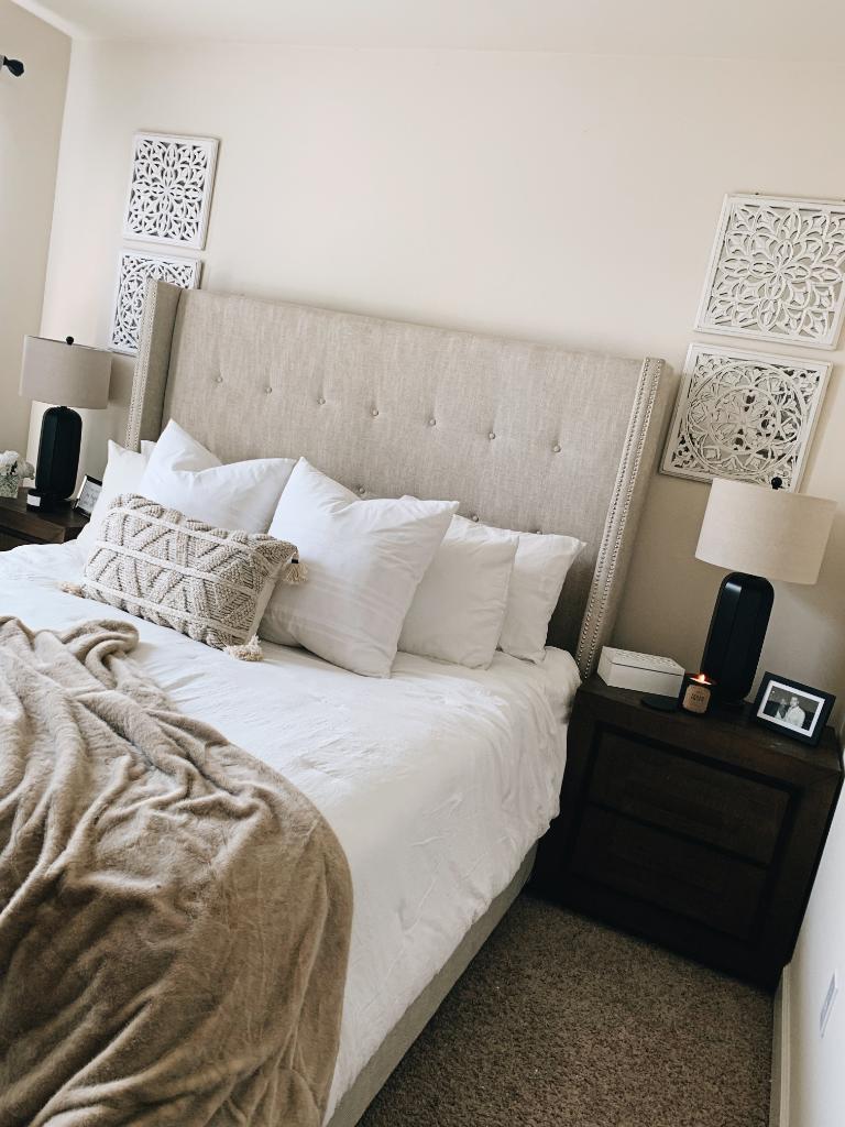 American Signature Furniture Support On Twitter Asfstyleinsider Highlowluxxe Gave Her Bedroom A Makeover With Our Carter Bed And We Re All Over It Designerlooks Https T Co Zy0vzfon41