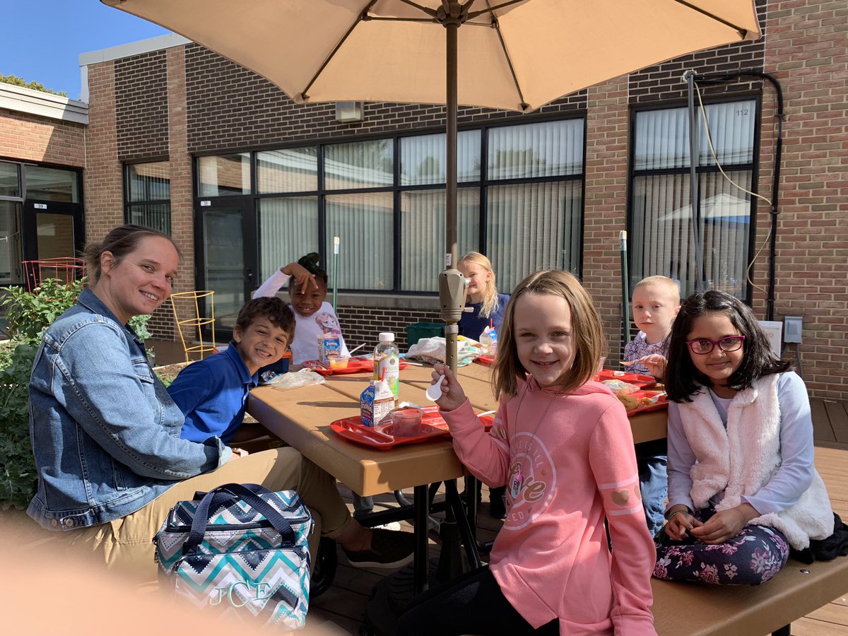 Big group for lunch reward today! It was beautiful outside! <a href="/FVFoxes/">Foxford🦊</a>