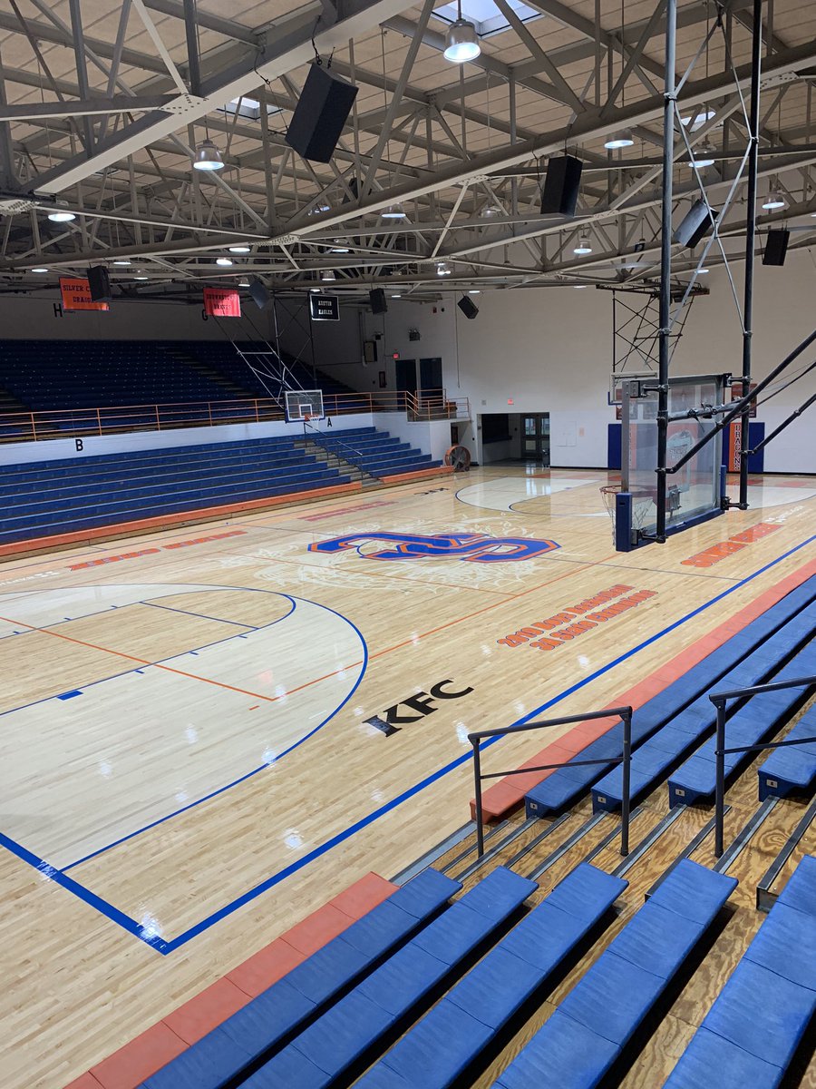 SCDragonsVB's tweet image. Sectional Ready! New floor looks awesome! Shout out to our AD for being proactive and making things happen! #tiredofwaiting #ac2020 @newstribscores @MSConference