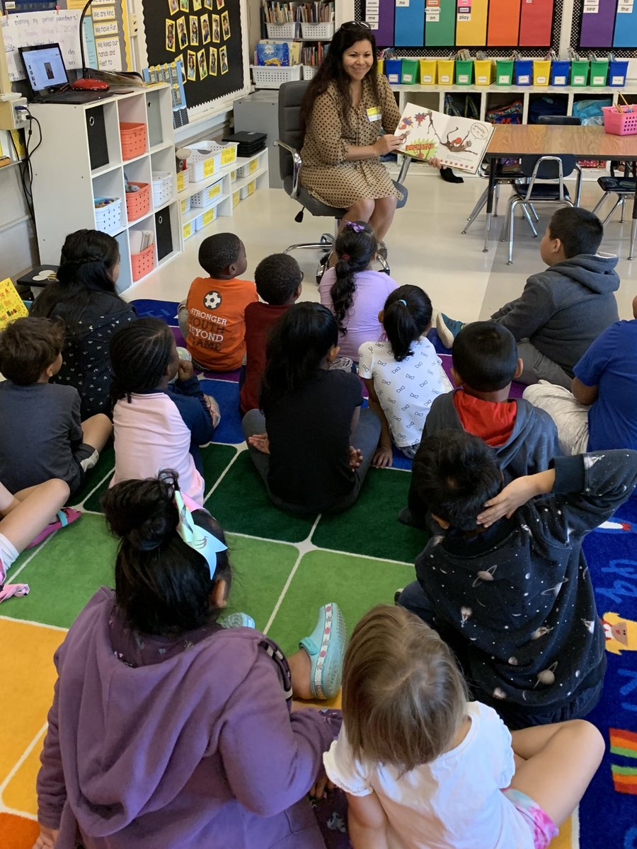 k_1buzz's tweet photo. We enjoyed hosting community member Sandra Polanco today for the Latino Read In and we loved the book she chose! https://t.co/QwbJHMkTdL