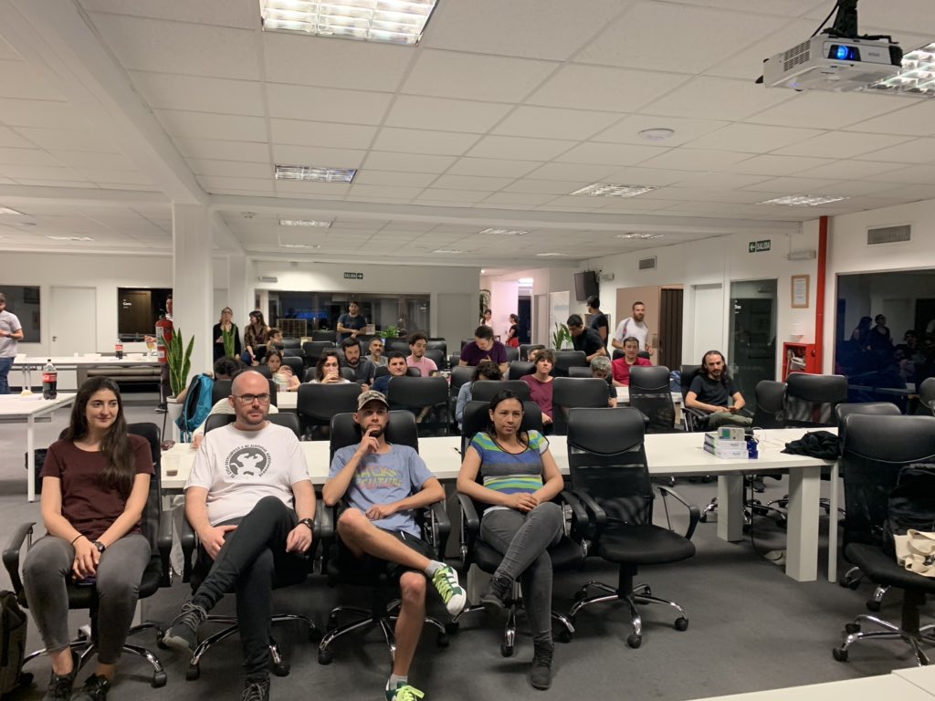 old_sound's tweet photo. Pasé muy bien en la @NardozBA pero lamentablemente me tuve que ir de apuro. Gracias @gvilarino por la invitación. Perdón @consticaca por haberme ido antes de tu charla. Vamo arriba. Ahí va. Impecable. Bo. Ta. https://t.co/siHlTF3WVv