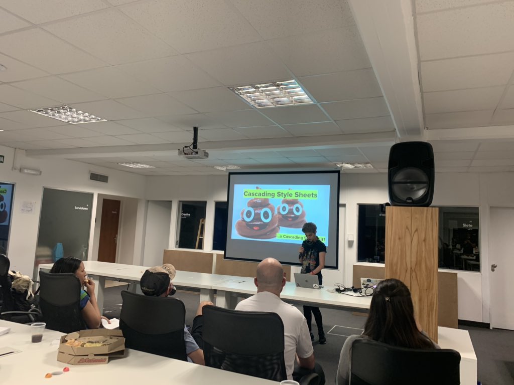 old_sound's tweet photo. Pasé muy bien en la @NardozBA pero lamentablemente me tuve que ir de apuro. Gracias @gvilarino por la invitación. Perdón @consticaca por haberme ido antes de tu charla. Vamo arriba. Ahí va. Impecable. Bo. Ta. https://t.co/siHlTF3WVv