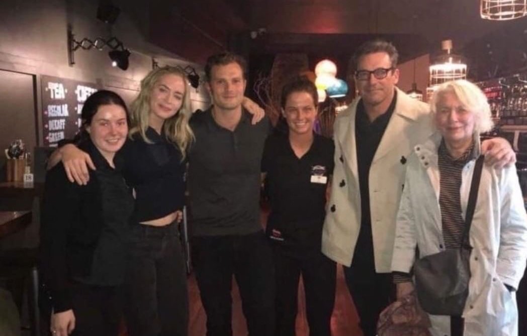 Best Of Emily Blunt على تويتر Emily Blunt Jamie Dornan And Jon Hamm With Fans In Ireland