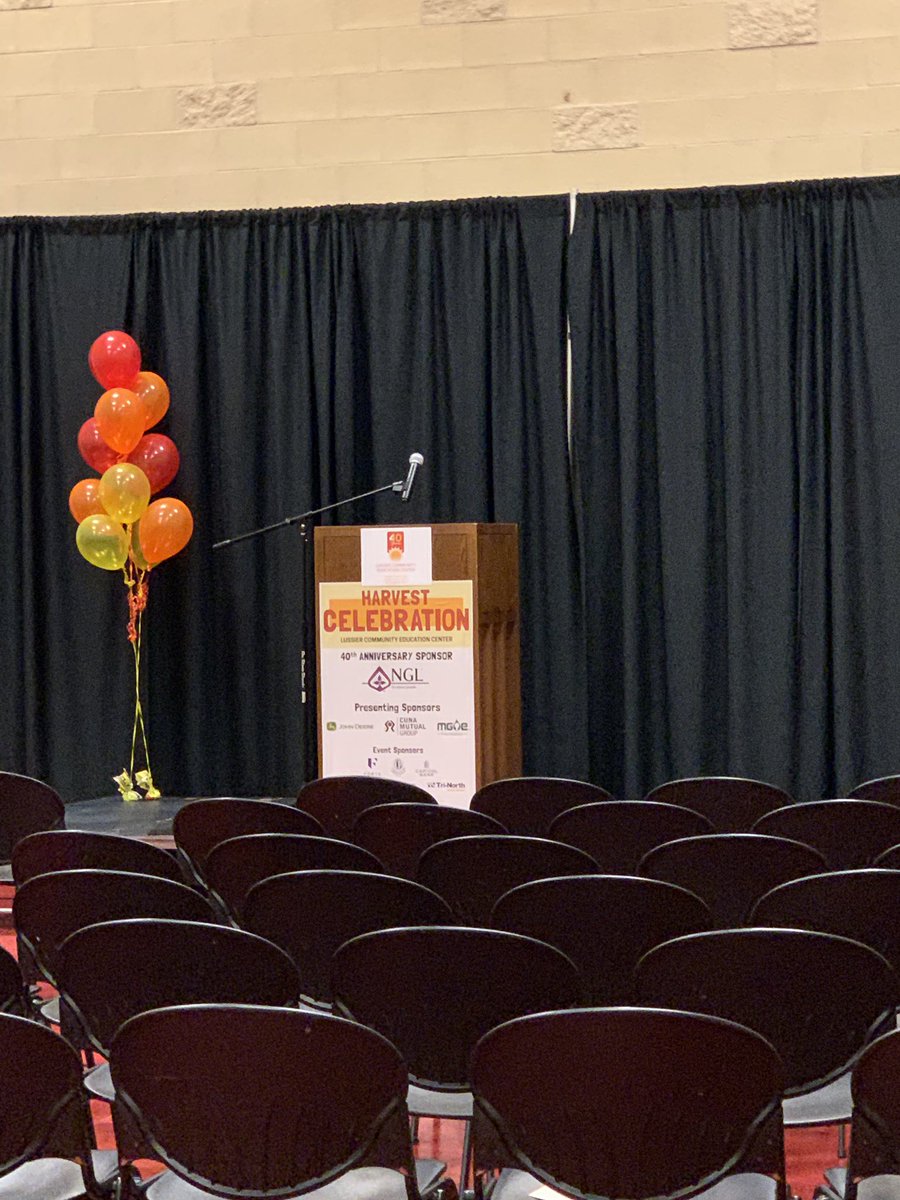 OpalEllyse's tweet photo. Annual Harvest Celebration at my old neighborhood center!!! Yassss I love the energy in here, it’s my favorite 😁 Thank you @CUNAMutualGroup for ALWAYS supporting LCEC 🙌🏽✨ #CU_Thrive #home https://t.co/NN8gyjVZq4