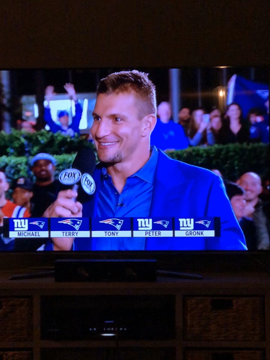 musicetc4612's tweet photo. I couldn’t love this more. #gronk #lfg #Patriots #PatriotsNation 😂❤️🏈🇺🇸 https://t.co/LEXnTFIdlN