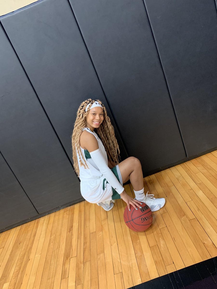 baller_nee's tweet photo. New Chapter, Same Story 🏀🦅 #year1 💚 https://t.co/UPr9Yn7SjS