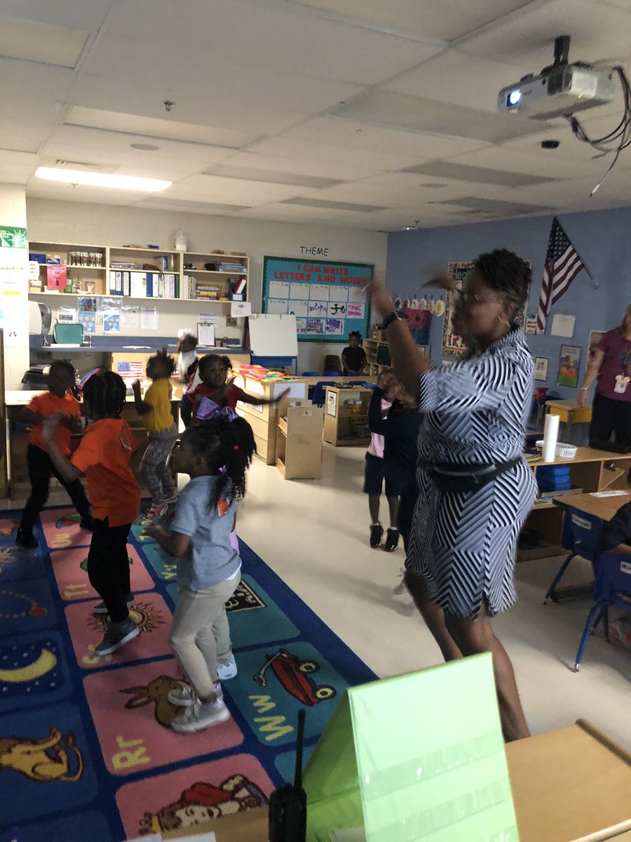 LaToyaTDixon's tweet photo. Found time to have a little brain 🧠 break with my pre k buddies ! Nothing like a mental break 🙃#BeKindToYourBrain @MrsAVID_DIVA @MjSteele33 @CV2887 @TamicaWilliams_ @Clo_Cantave @DelsueFrankson https://t.co/B0WJJTC5Rh