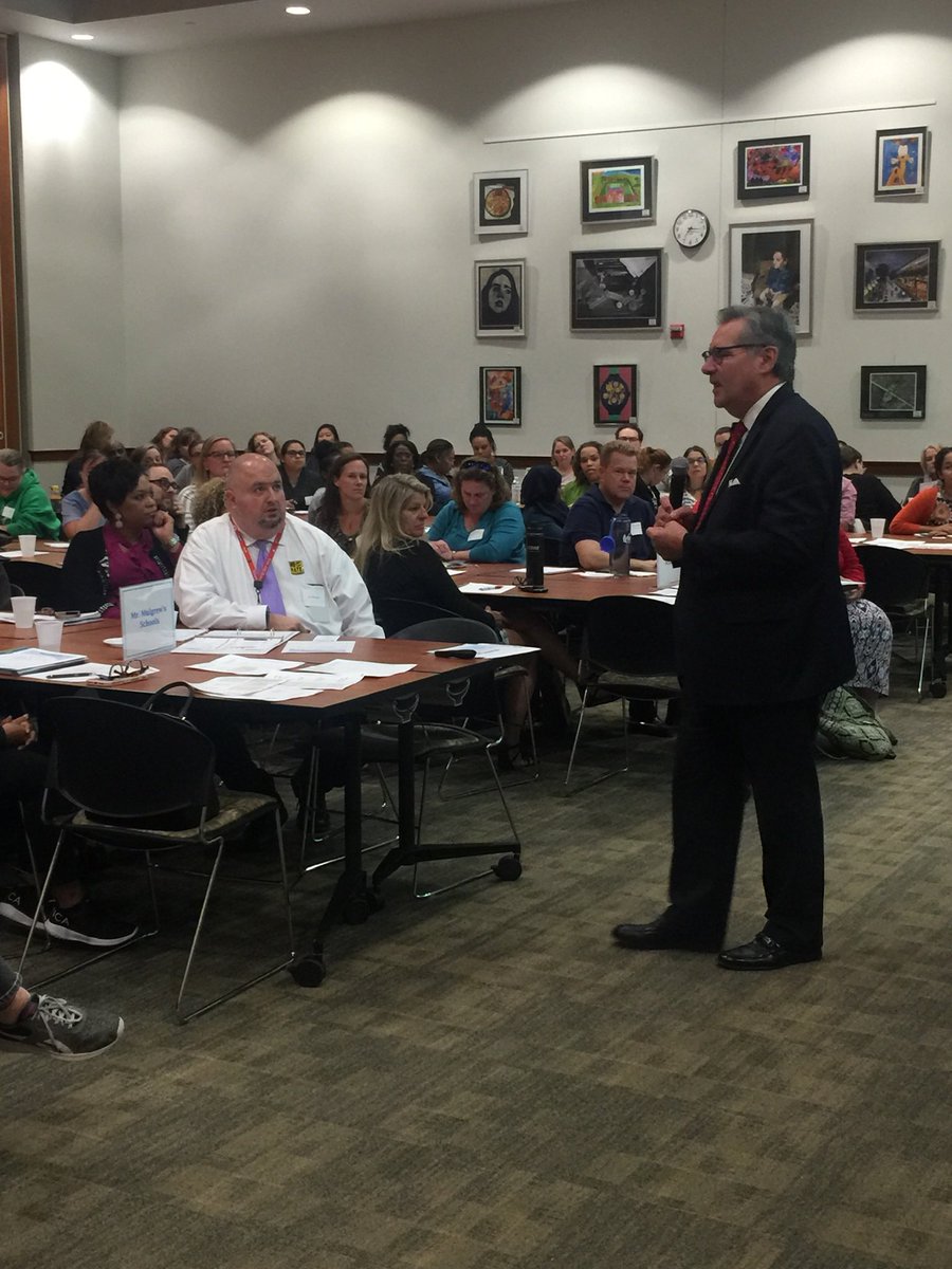 SuperPWCS's tweet photo. Great opening meeting of the Superintendent’s Advisory Council on Instruction! I shared “10 Reasons to be Excited About @PWCSNews and Focus for the Year Ahead.” Outstanding group of parents! https://t.co/hRZVrBG7Cz