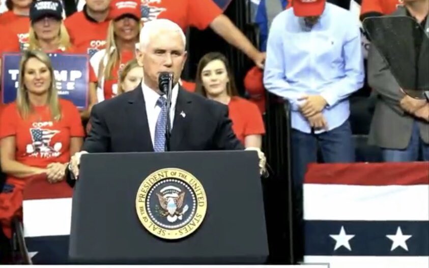DeeconX's tweet photo. The VP @mike_pence speaking before @realDonaldTrump to a capacity crowd in #Minneapolis.

#4MoreYears #MinnesotaRally #MinneapolisRally #TrumpInMN #TrumpMinneapolis #TrumpMinnesota https://t.co/t25I2pUVYv