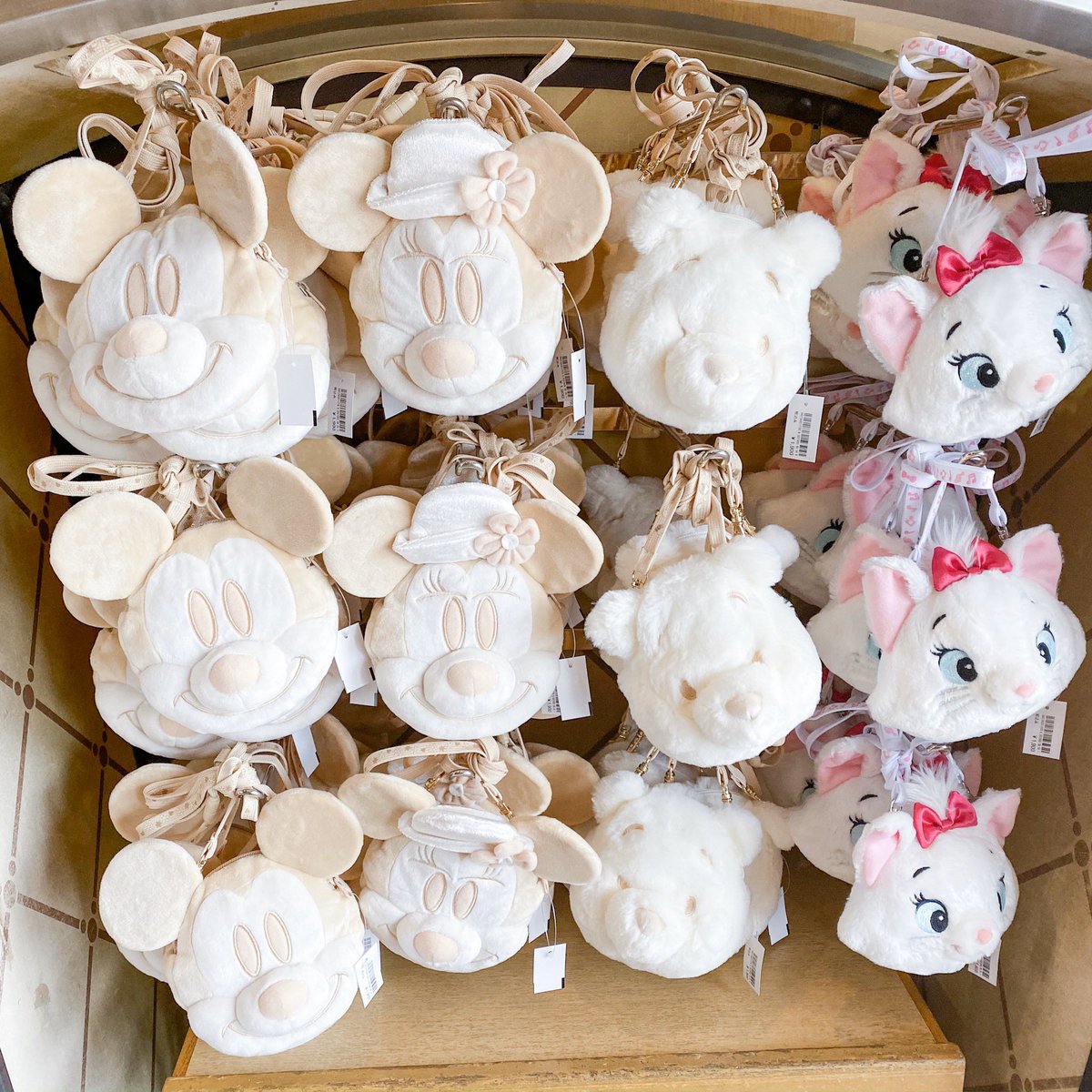 Mezzomikiのディズニーブログ على تويتر ホワイトカラーがかわいいミッキー ミニー プーさん ジャックたちのパスケース販売スタート 価格各1900円です T Co Eocwx3dq8y